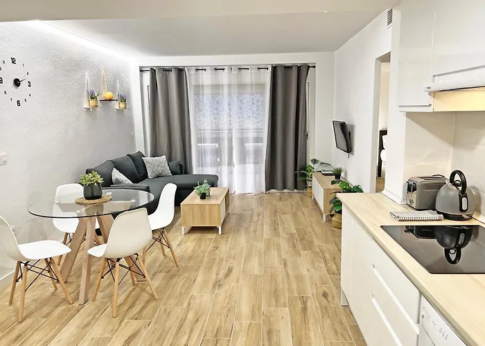 Coqueto Con Piscina, Nuevo A 50M Del Mar, Parking Gratis